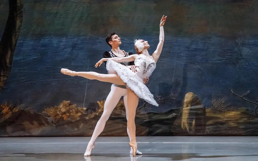 Foto van Nationaal Ballet Moldavië met Het Zwanenmeer