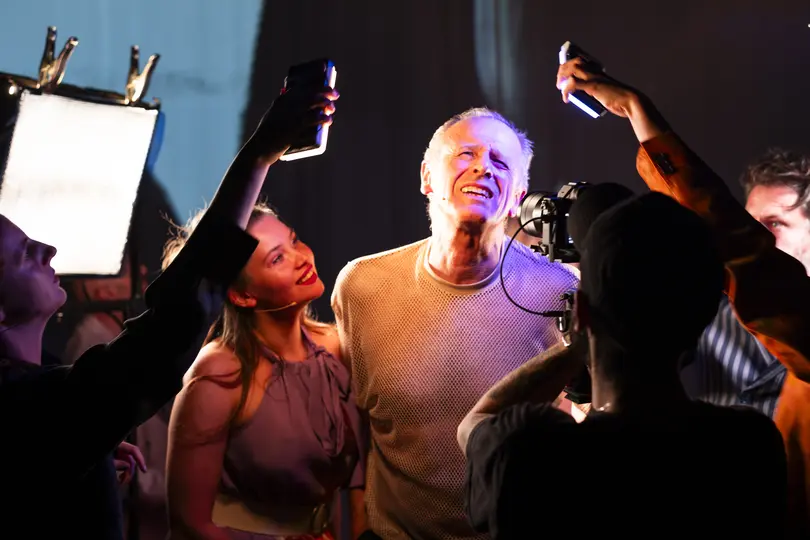 Scènefoto van De Hoe met Opening Night