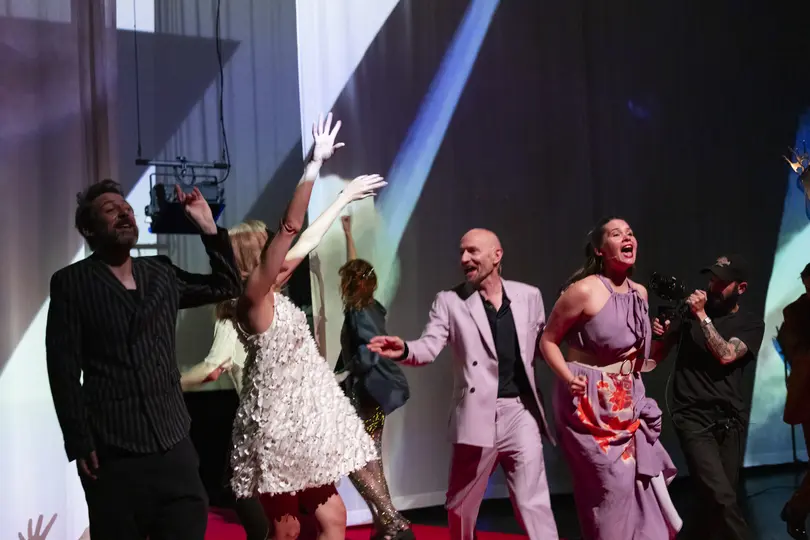 Scènefoto van De Hoe met Opening Night