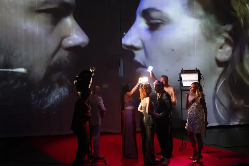 Scènefoto van De Hoe met Opening Night