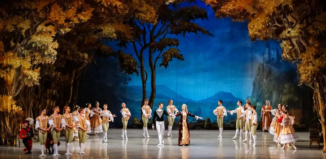 Foto van Nationaal Ballet Moldavië met Het Zwanenmeer