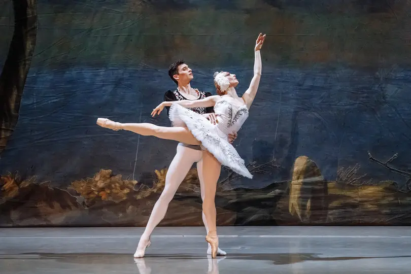 Foto van Nationaal Ballet Moldavië met Het Zwanenmeer