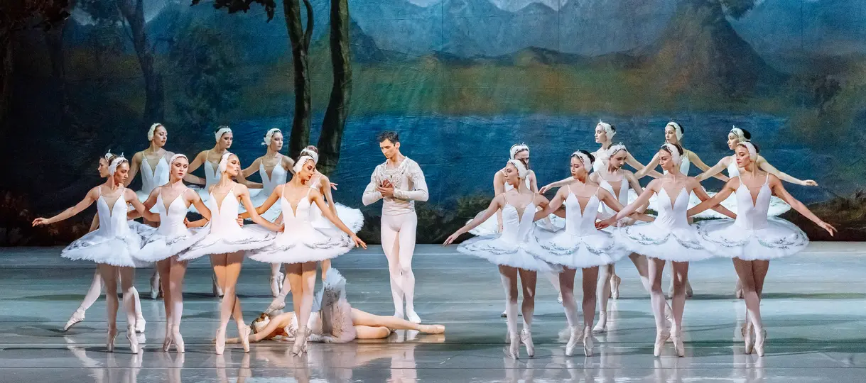 Foto Nationaal Ballet Moldavië met Het Zwanenmeer