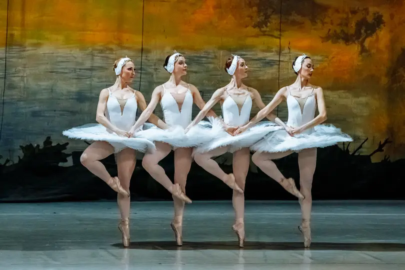 Foto Nationaal Ballet Moldavië met Het Zwanenmeer