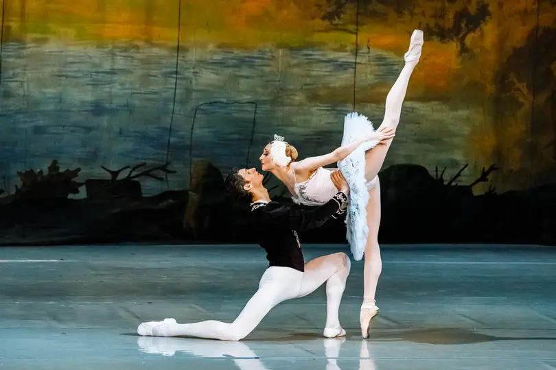 Foto van Nationaal Ballet Moldavië met Het Zwanenmeer
