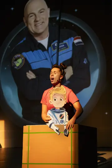 Scènefoto van Reis om de aarde met de Kleine Astronauten door Vanaf2 Producties