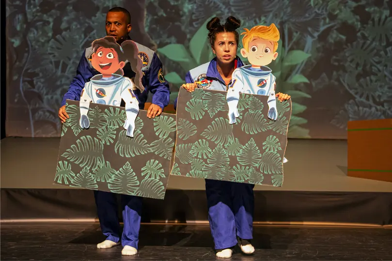 Scènefoto van Reis om de aarde met de Kleine Astronauten door Vanaf2 Producties