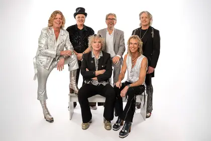 Kik The Glamrocks The Glory of Glamrock foto Daan Gerritsen liggend
