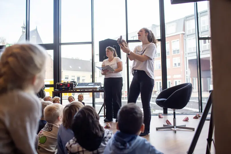 De Voorleeskampioen Een ober van niks Jansen en de Boer Froukje Klop 7